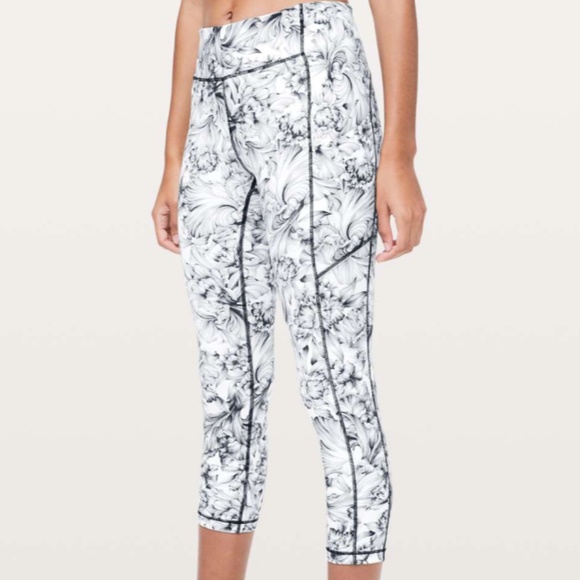 lululemon athletica Pants - Lululemon Speed Up Crop 21" Leggings Light Garden White Black Size 8 Pockets
